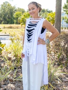 NWT Shawl Dawls Off White Slitback Convertible Shawl One Size